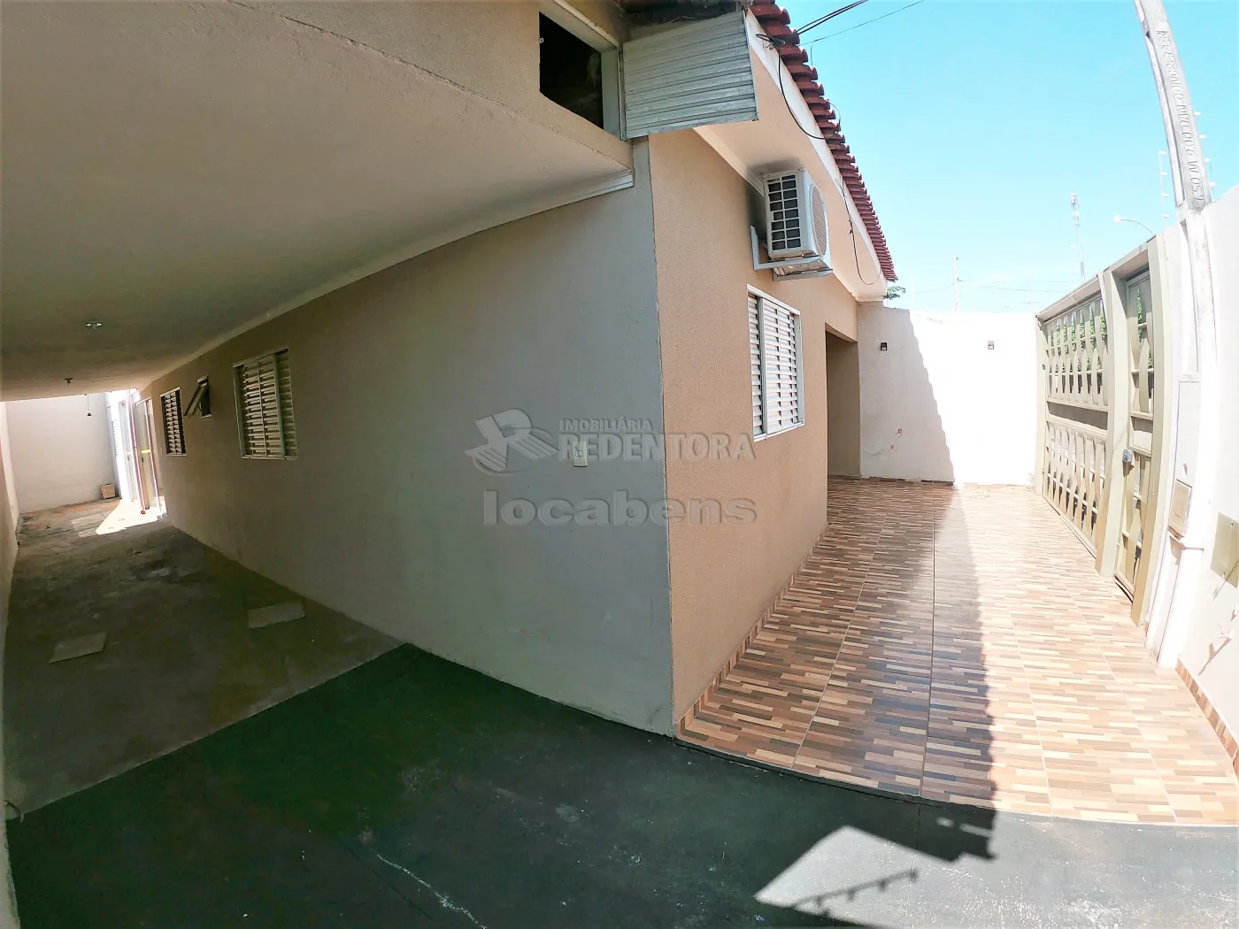 Alugar Casa / Padrão em São José do Rio Preto R$ 1.400,00 - Foto 1