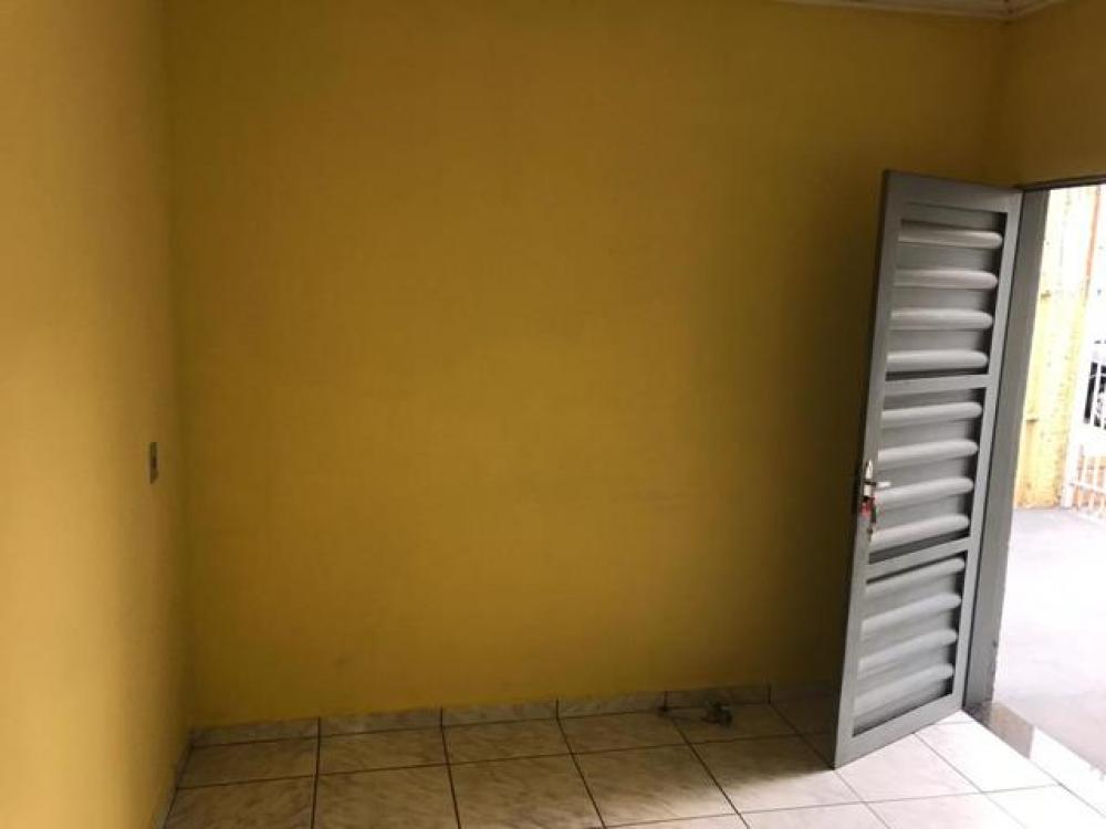 Alugar Casa / Padrão em São José do Rio Preto R$ 750,00 - Foto 5