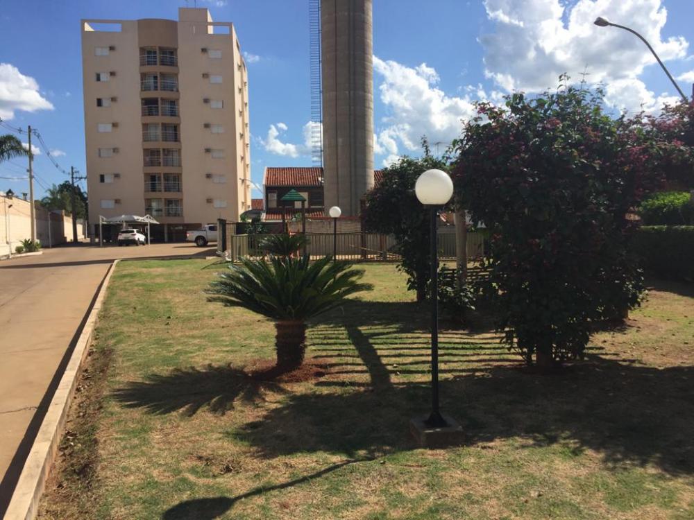 Alugar Apartamento / Padrão em São José do Rio Preto R$ 1.150,00 - Foto 2