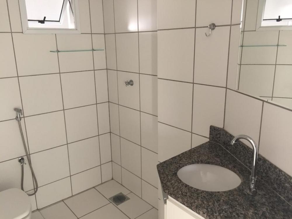 Alugar Apartamento / Padrão em São José do Rio Preto R$ 1.150,00 - Foto 8