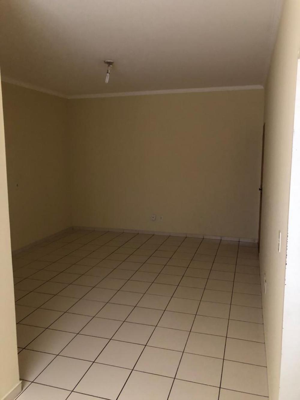 Alugar Apartamento / Padrão em São José do Rio Preto R$ 650,00 - Foto 3