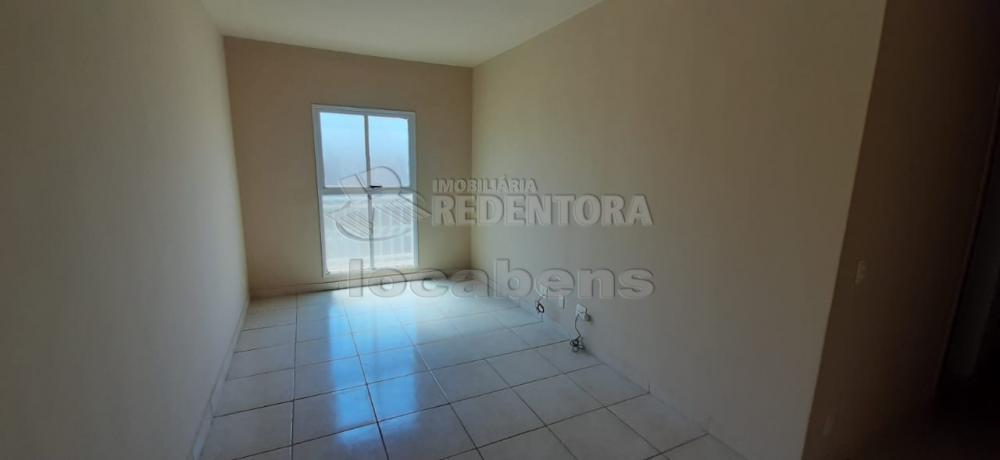 Alugar Apartamento / Padrão em São José do Rio Preto R$ 900,00 - Foto 1