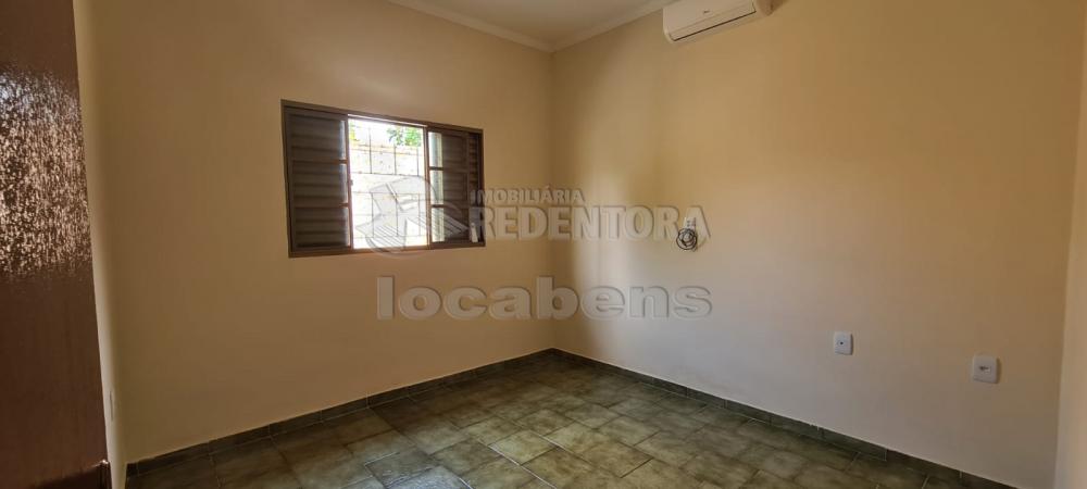 Alugar Casa / Padrão em São José do Rio Preto R$ 1.600,00 - Foto 4