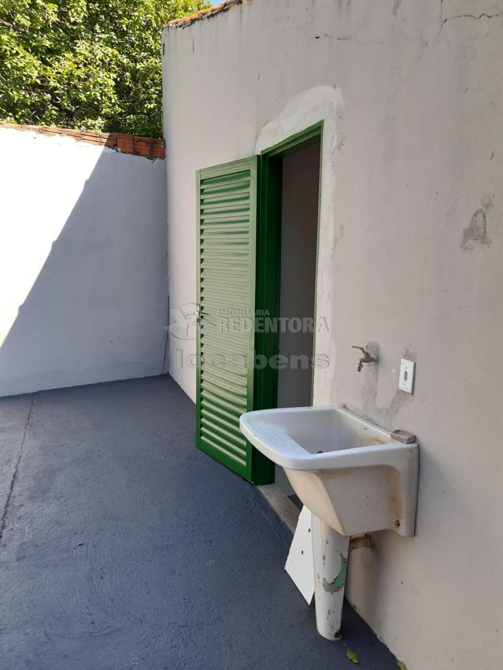 Alugar Casa / Padrão em São José do Rio Preto R$ 850,00 - Foto 3