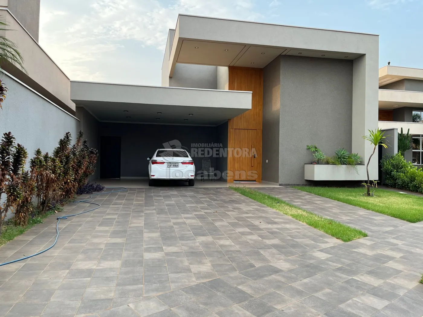 Casa de Condomínio à venda com 3 quartos, 207m² - Foto 1