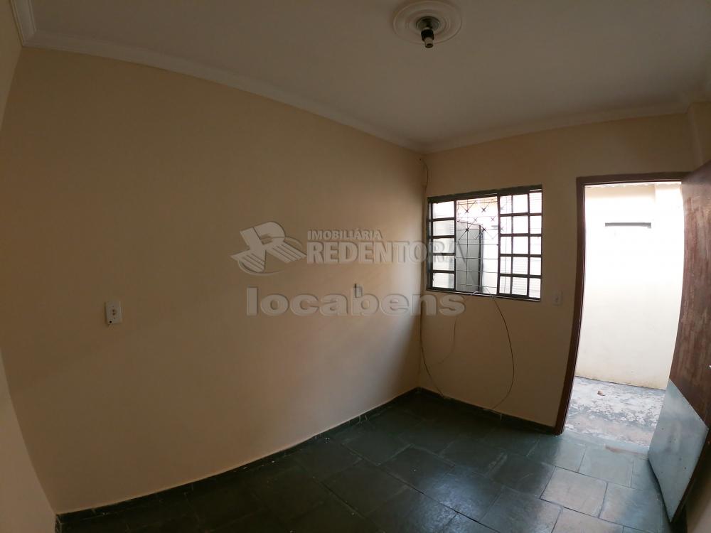 Alugar Casa / Padrão em São José do Rio Preto R$ 550,00 - Foto 2