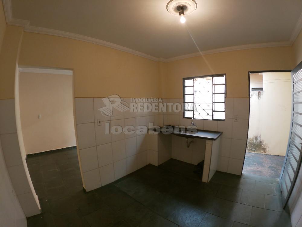 Alugar Casa / Padrão em São José do Rio Preto R$ 550,00 - Foto 5