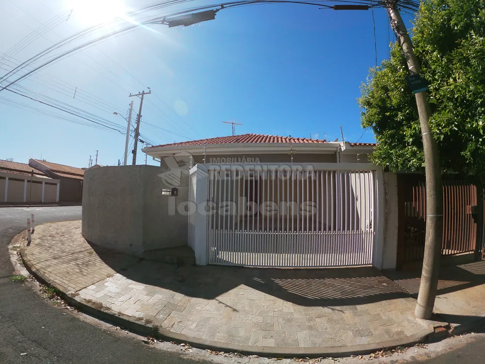 Alugar Casa / Padrão em São José do Rio Preto R$ 1.800,00 - Foto 1