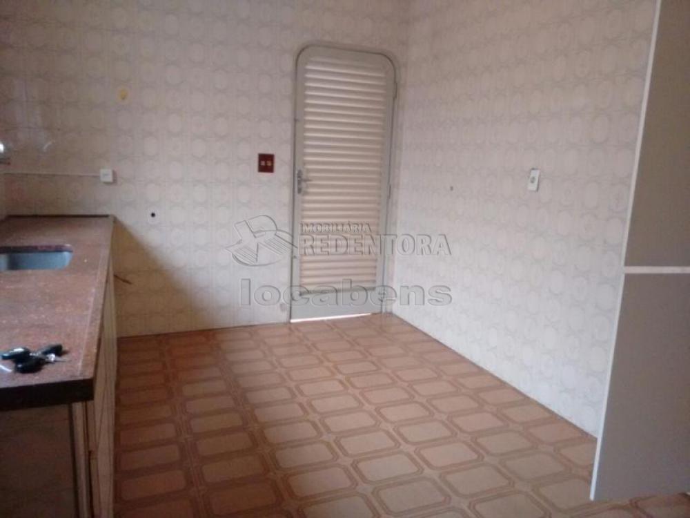 Alugar Casa / Padrão em São José do Rio Preto R$ 1.800,00 - Foto 1