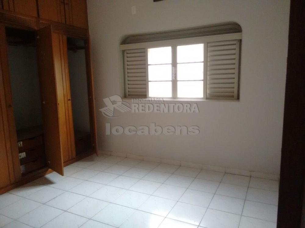 Alugar Casa / Padrão em São José do Rio Preto R$ 1.800,00 - Foto 3