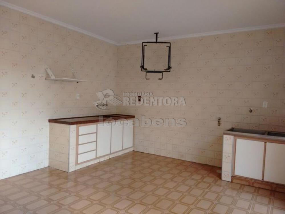 Alugar Casa / Padrão em São José do Rio Preto R$ 1.800,00 - Foto 4