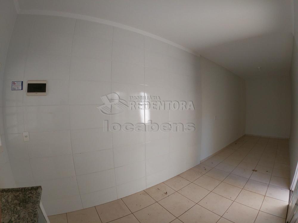 Alugar Casa / Padrão em São José do Rio Preto R$ 1.000,00 - Foto 1