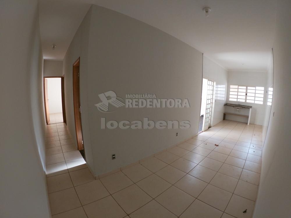 Alugar Casa / Padrão em São José do Rio Preto R$ 1.000,00 - Foto 3