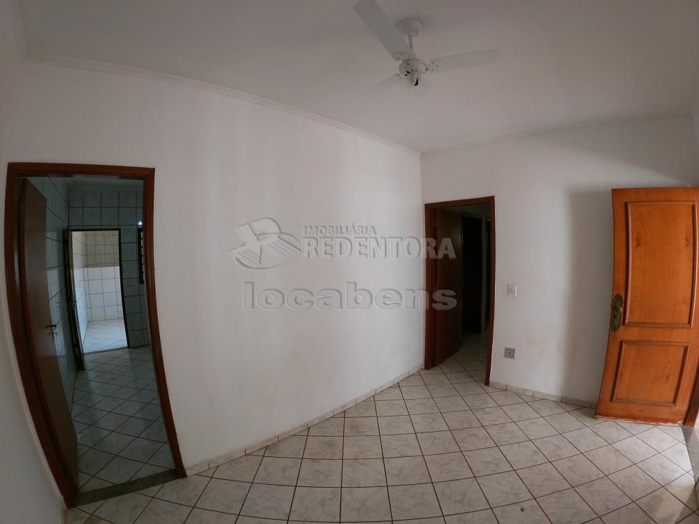 Alugar Casa / Padrão em São José do Rio Preto R$ 1.150,00 - Foto 3