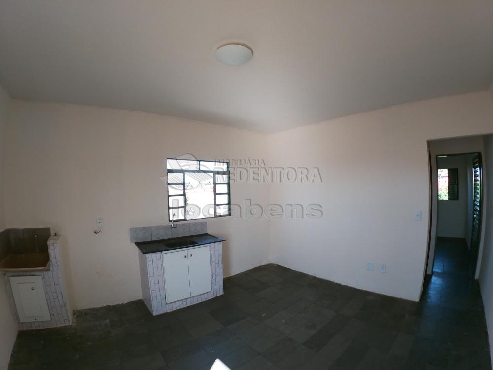 Alugar Casa / Padrão em São José do Rio Preto R$ 600,00 - Foto 1