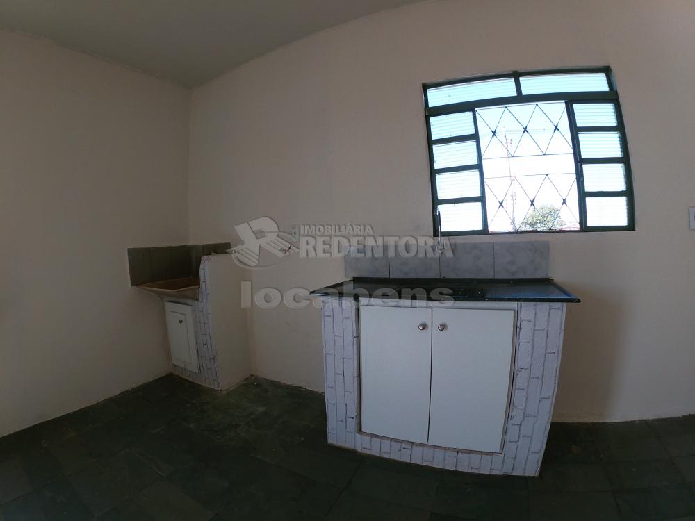 Alugar Casa / Padrão em São José do Rio Preto R$ 600,00 - Foto 4