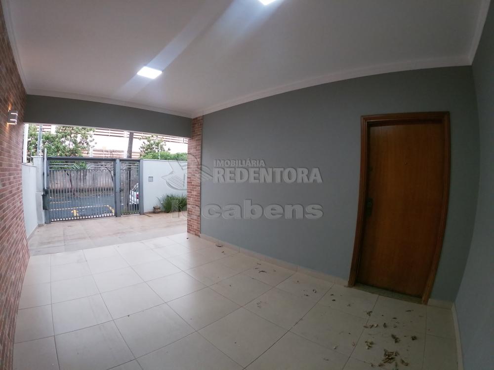 Alugar Casa / Padrão em São José do Rio Preto R$ 2.500,00 - Foto 4