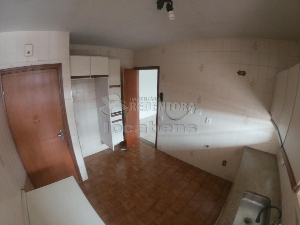 Alugar Apartamento / Padrão em São José do Rio Preto R$ 900,00 - Foto 4