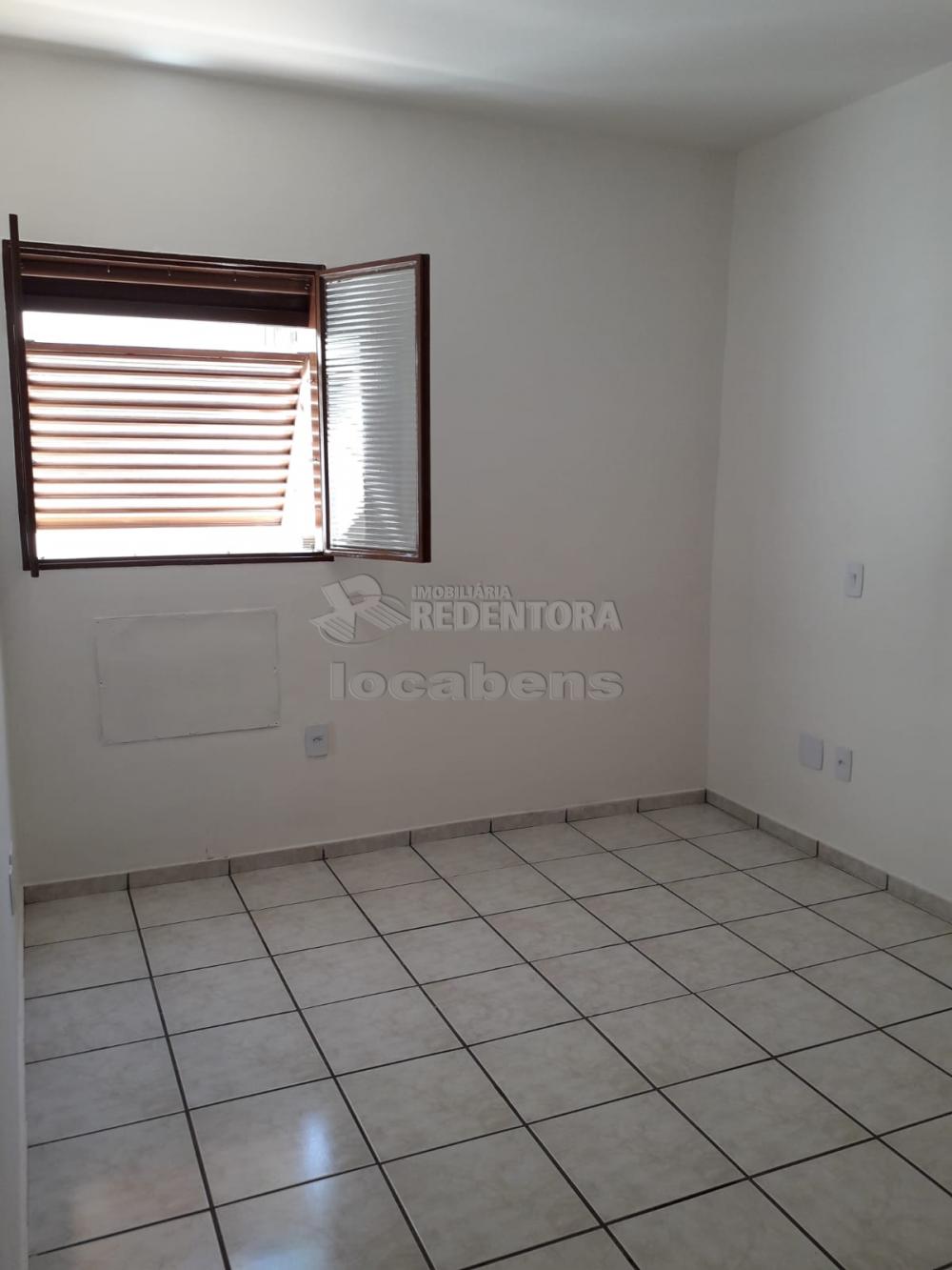 Comprar Apartamento / Padrão em São José do Rio Preto R$ 240.000,00 - Foto 4