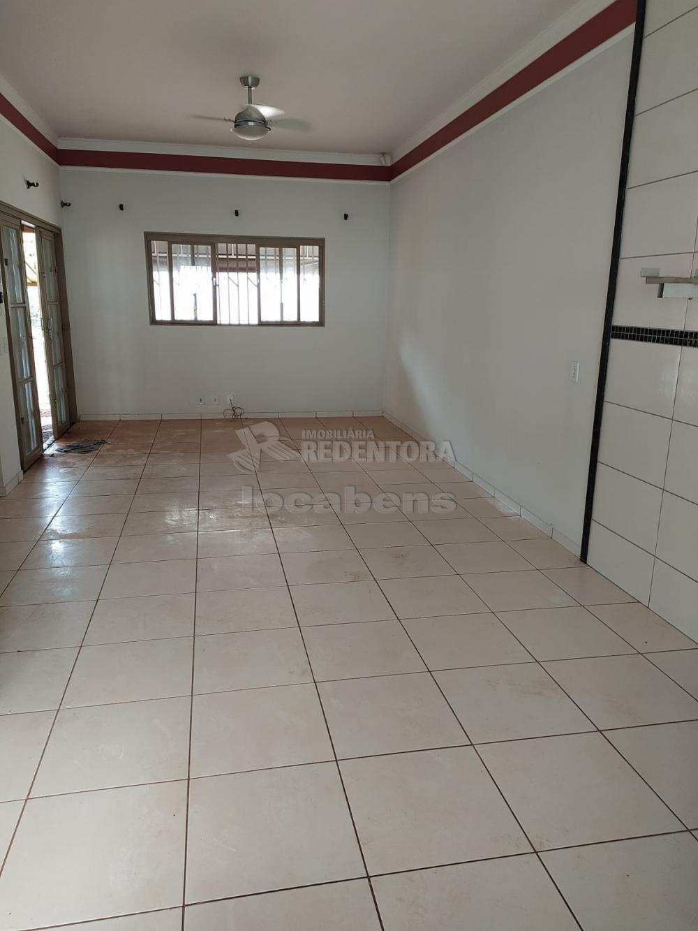 Alugar Casa / Padrão em São José do Rio Preto R$ 1.000,00 - Foto 1