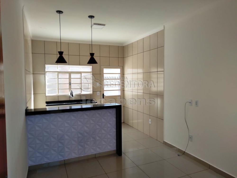 Alugar Casa / Padrão em São José do Rio Preto R$ 900,00 - Foto 1