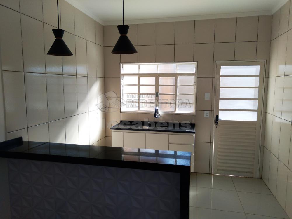 Alugar Casa / Padrão em São José do Rio Preto R$ 900,00 - Foto 2