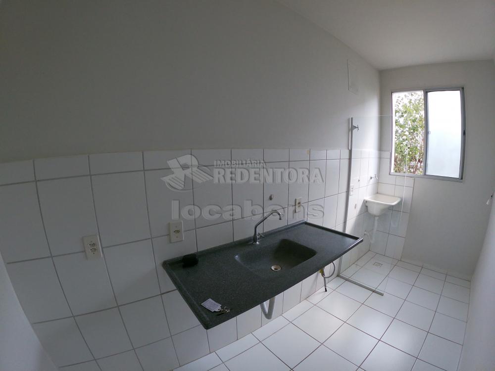 Alugar Apartamento / Padrão em São José do Rio Preto R$ 850,00 - Foto 4