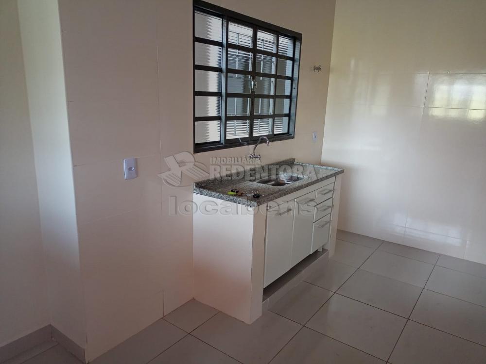 Alugar Casa / Padrão em São José do Rio Preto R$ 1.500,00 - Foto 1