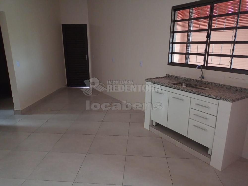 Alugar Casa / Padrão em São José do Rio Preto R$ 1.500,00 - Foto 6