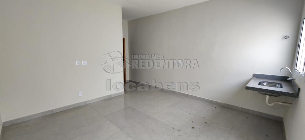 Alugar Casa / Padrão em São José do Rio Preto R$ 700,00 - Foto 3