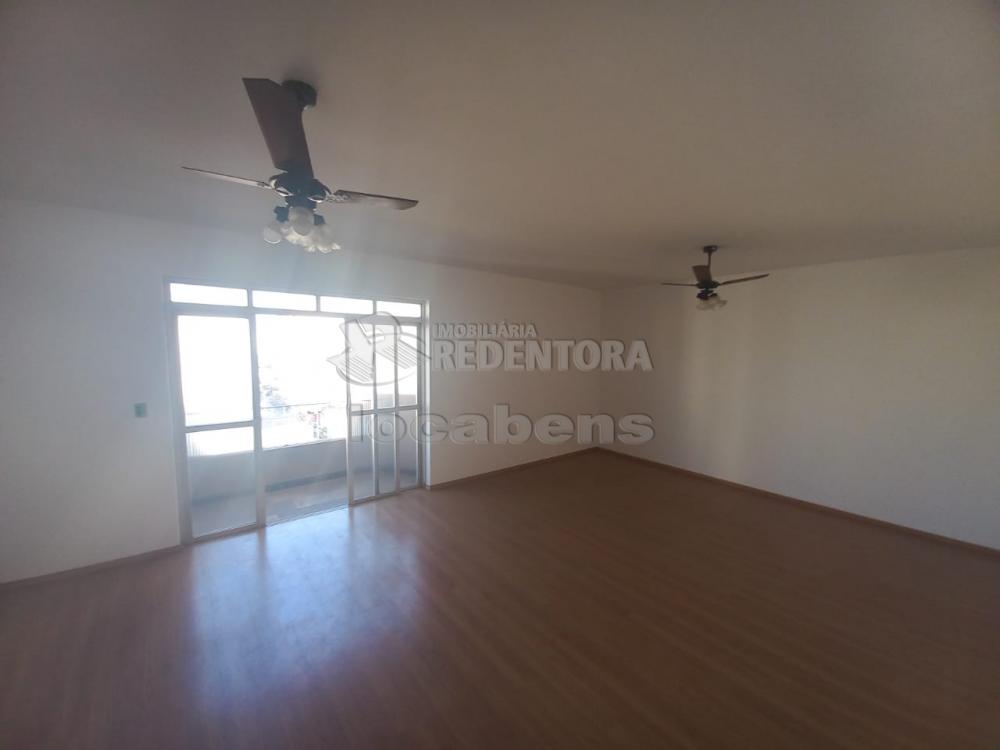 Alugar Apartamento / Padrão em São José do Rio Preto R$ 1.800,00 - Foto 4