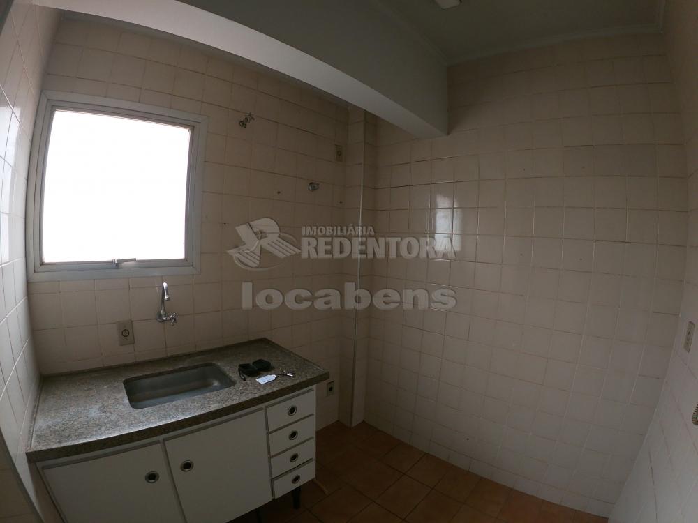 Alugar Apartamento / Padrão em São José do Rio Preto R$ 900,00 - Foto 1