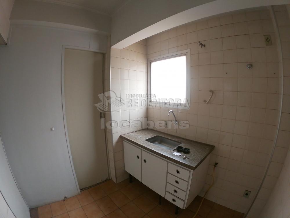 Alugar Apartamento / Padrão em São José do Rio Preto R$ 900,00 - Foto 2