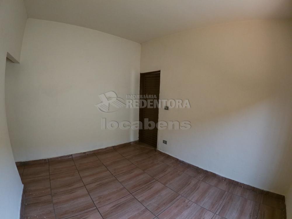 Alugar Casa / Padrão em São José do Rio Preto R$ 650,00 - Foto 3