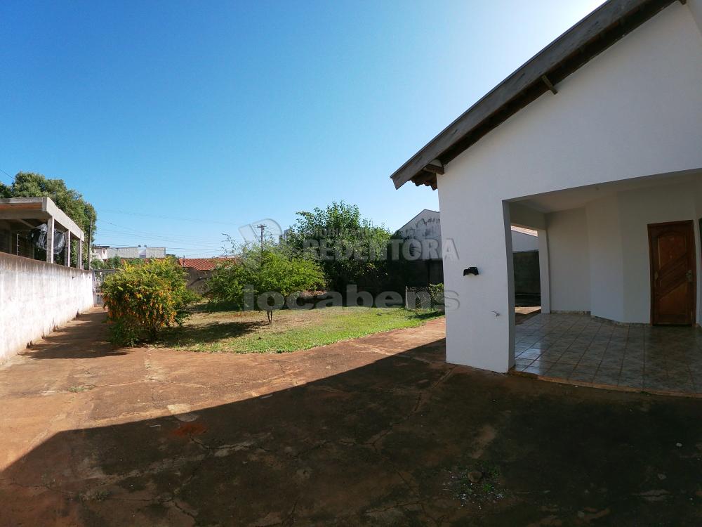 Alugar Casa / Padrão em São José do Rio Preto R$ 900,00 - Foto 2