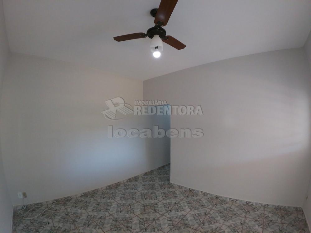 Alugar Casa / Padrão em São José do Rio Preto R$ 900,00 - Foto 4