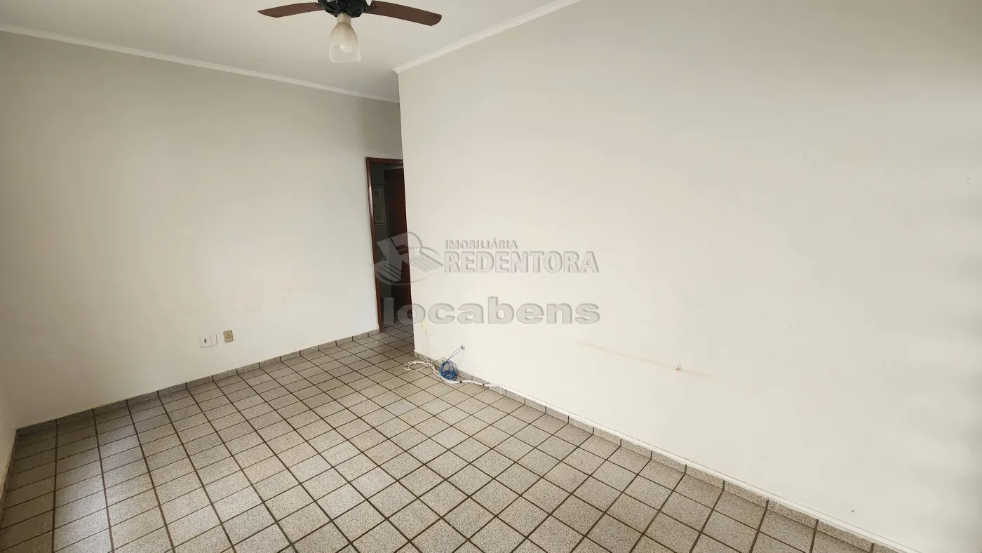 Alugar Casa / Padrão em São José do Rio Preto R$ 2.200,00 - Foto 13