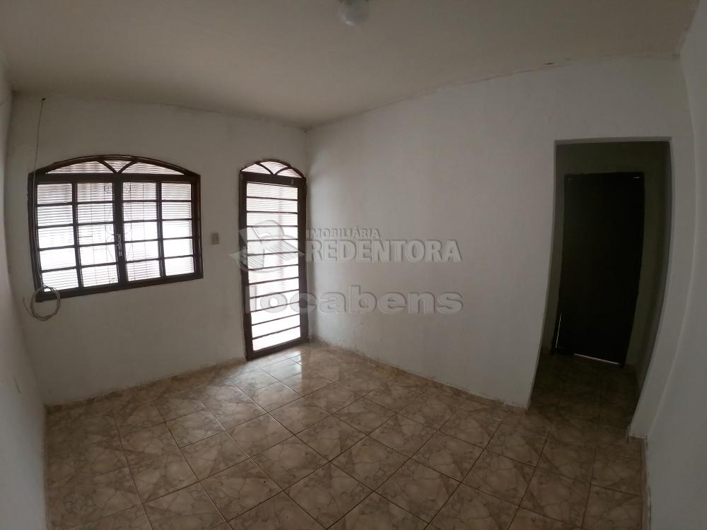 Alugar Casa / Padrão em São José do Rio Preto R$ 800,00 - Foto 2