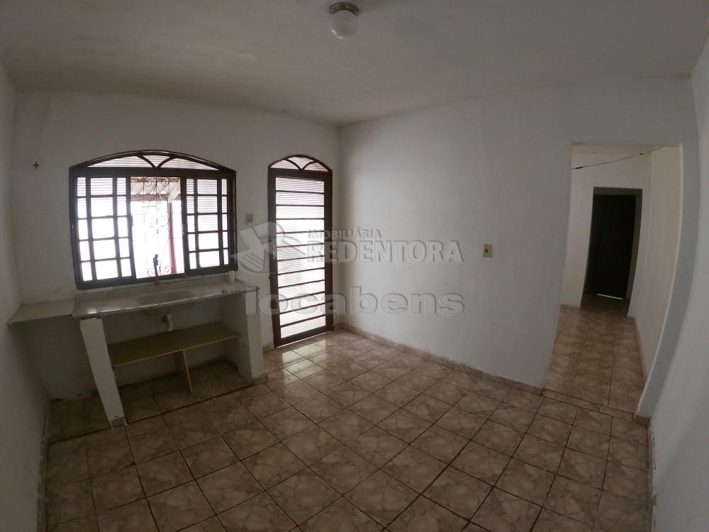 Alugar Casa / Padrão em São José do Rio Preto R$ 800,00 - Foto 6