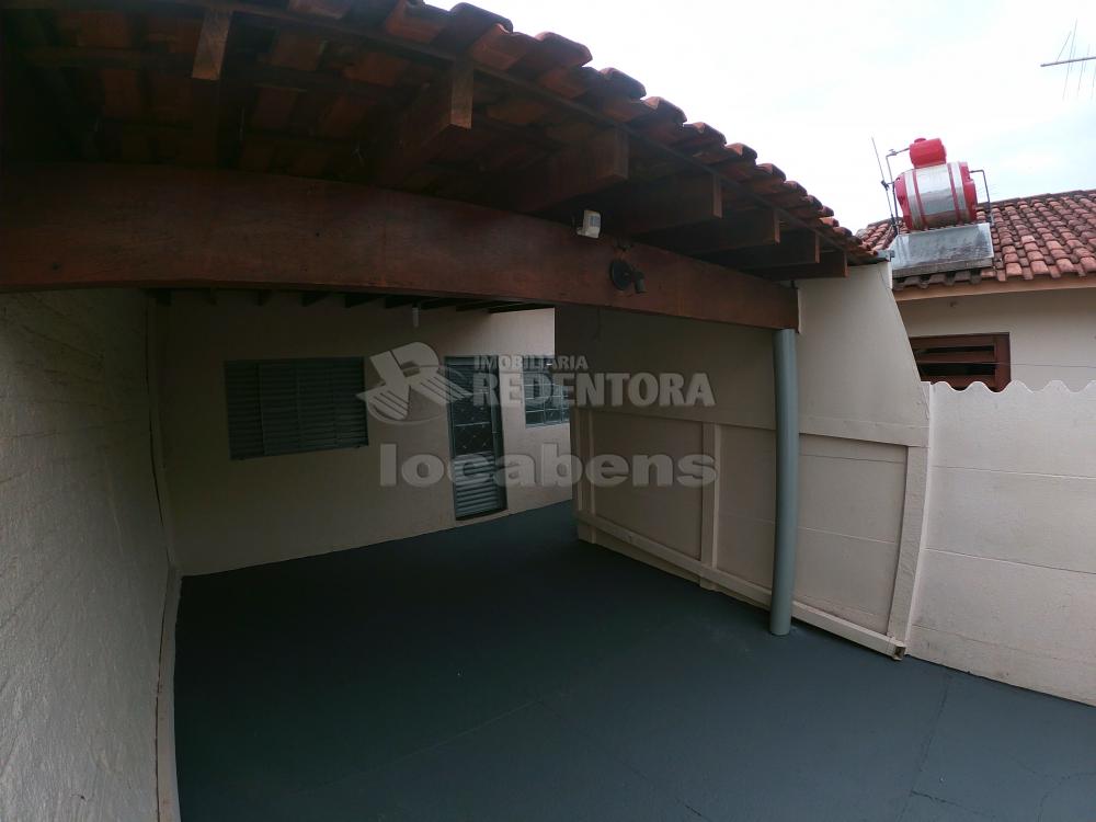 Alugar Casa / Padrão em São José do Rio Preto R$ 800,00 - Foto 4