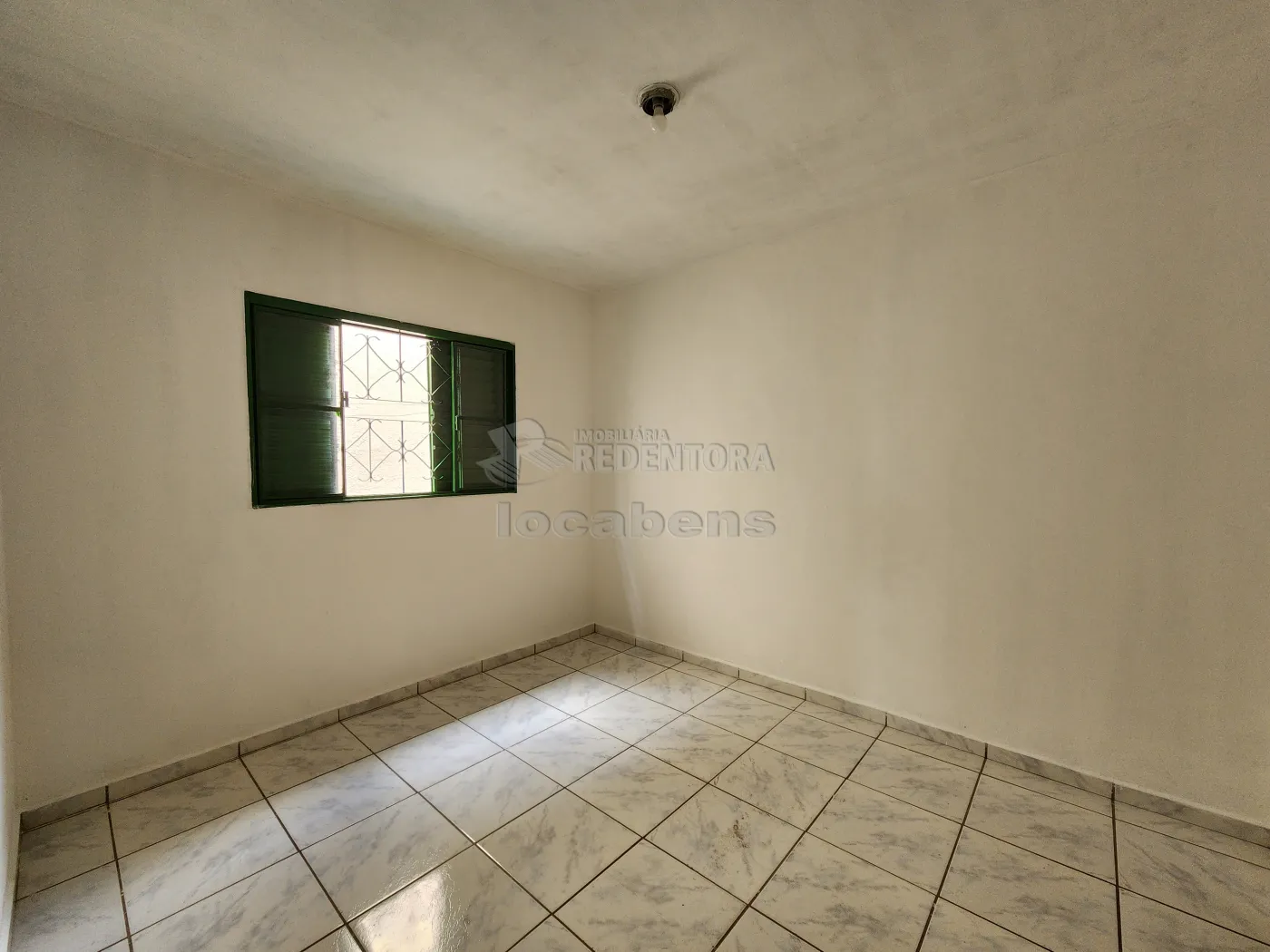 Alugar Casa / Padrão em São José do Rio Preto R$ 1.300,00 - Foto 4