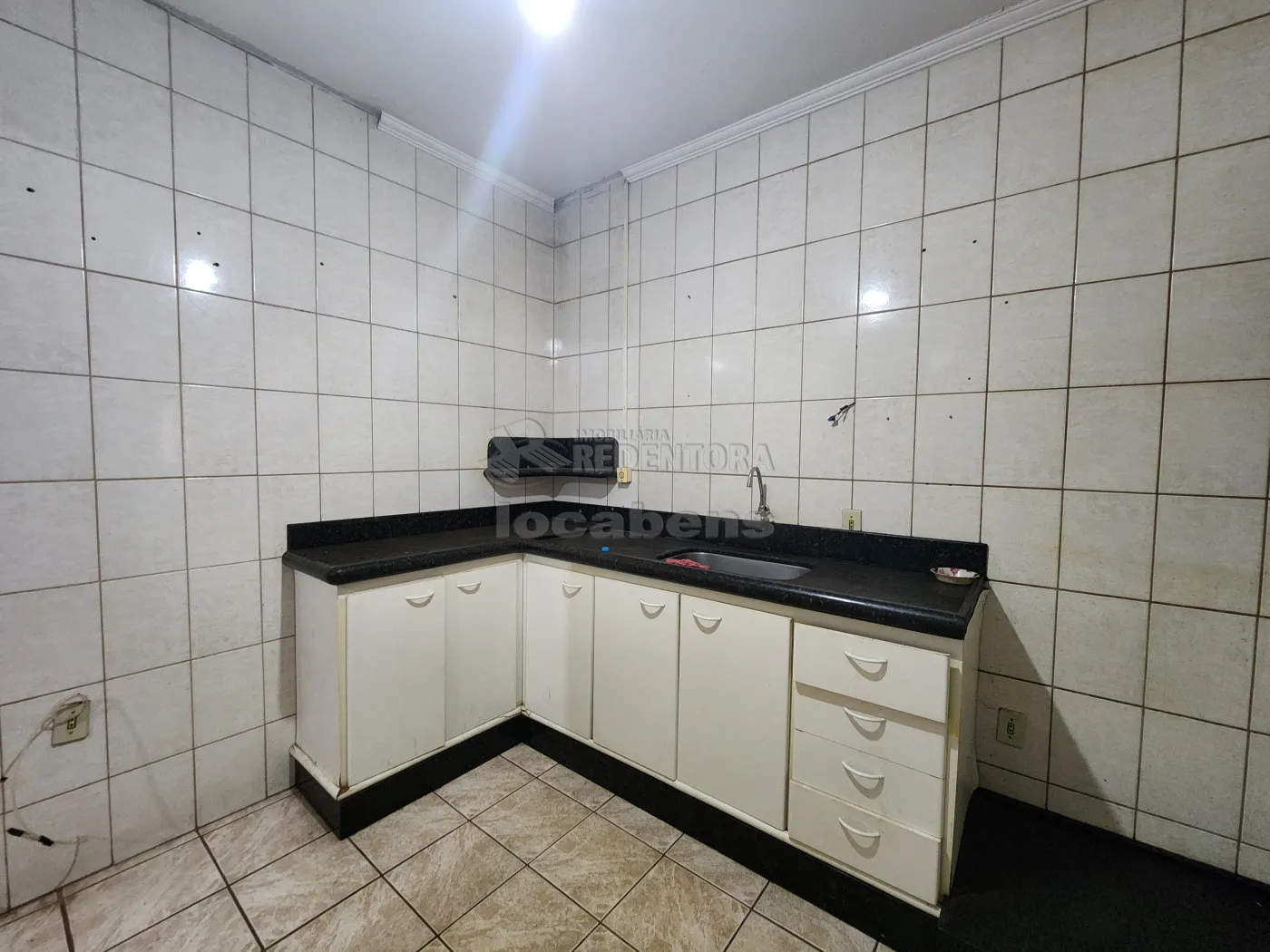 Alugar Casa / Padrão em São José do Rio Preto R$ 1.000,00 - Foto 3