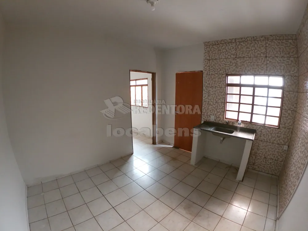 Alugar Casa / Padrão em São José do Rio Preto R$ 750,00 - Foto 3