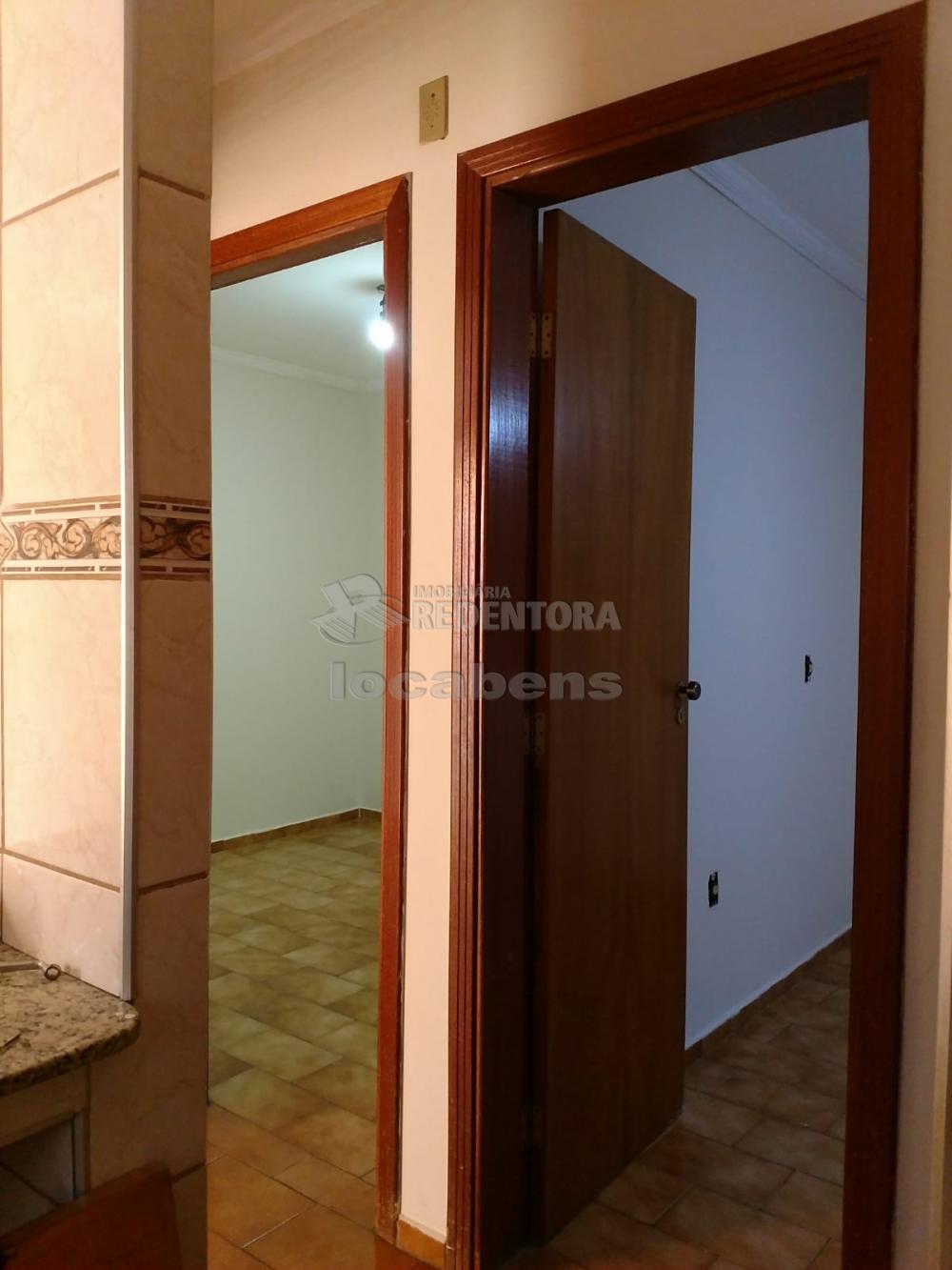 Alugar Apartamento / Padrão em São José do Rio Preto R$ 700,00 - Foto 3
