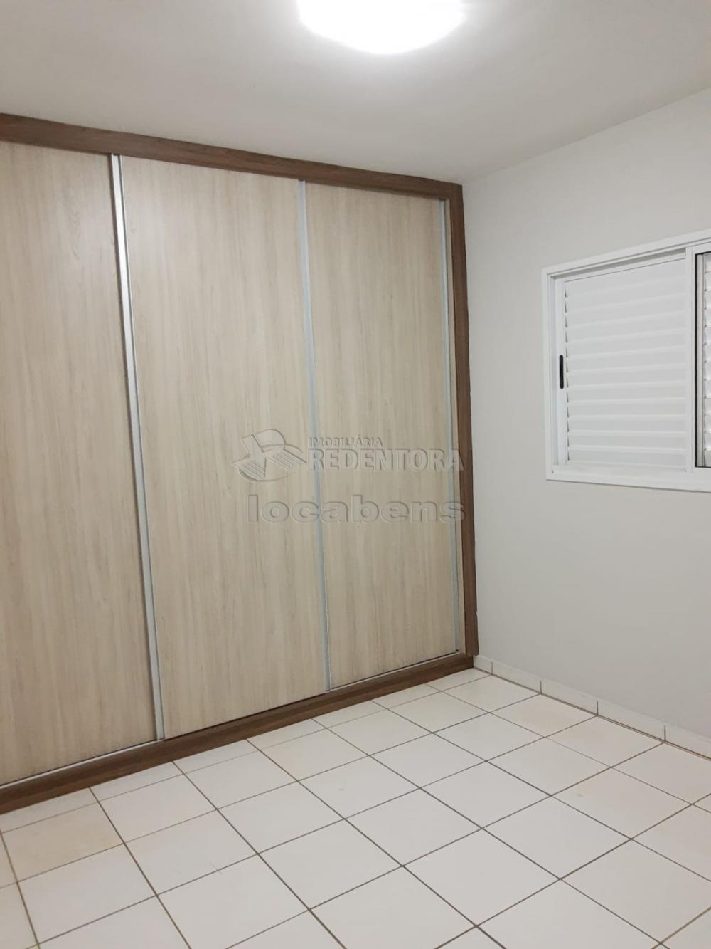 Alugar Apartamento / Padrão em São José do Rio Preto R$ 1.000,00 - Foto 3