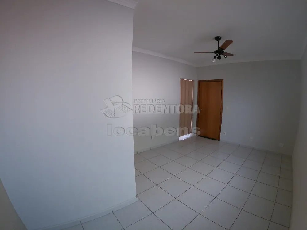 Alugar Casa / Padrão em São José do Rio Preto R$ 1.350,00 - Foto 3