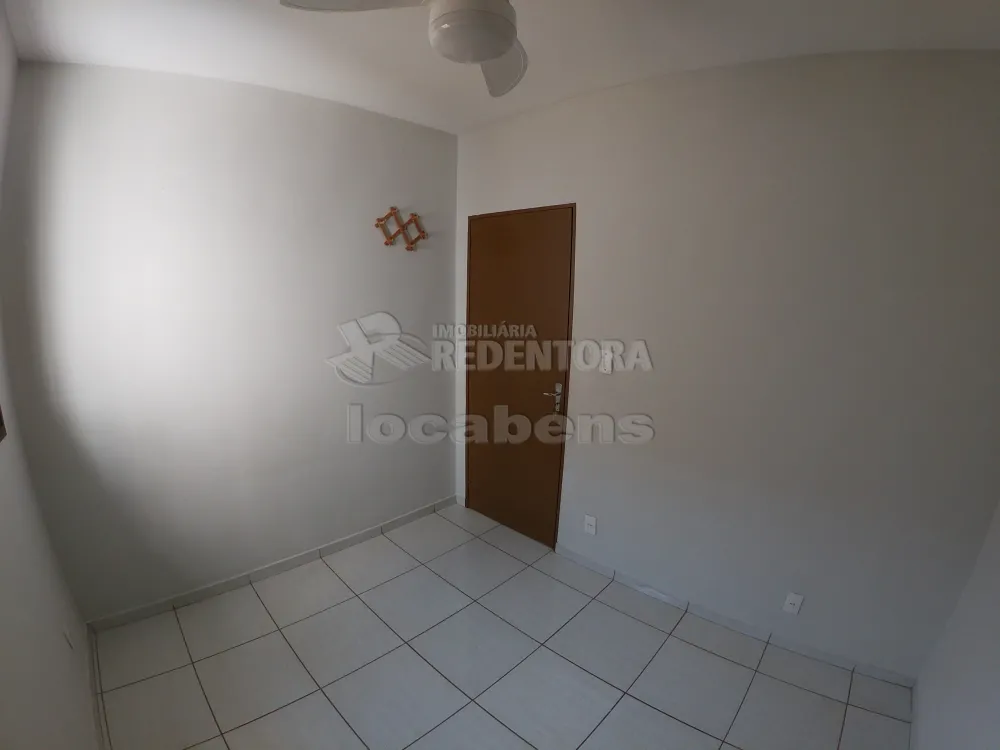 Alugar Casa / Padrão em São José do Rio Preto R$ 1.350,00 - Foto 9