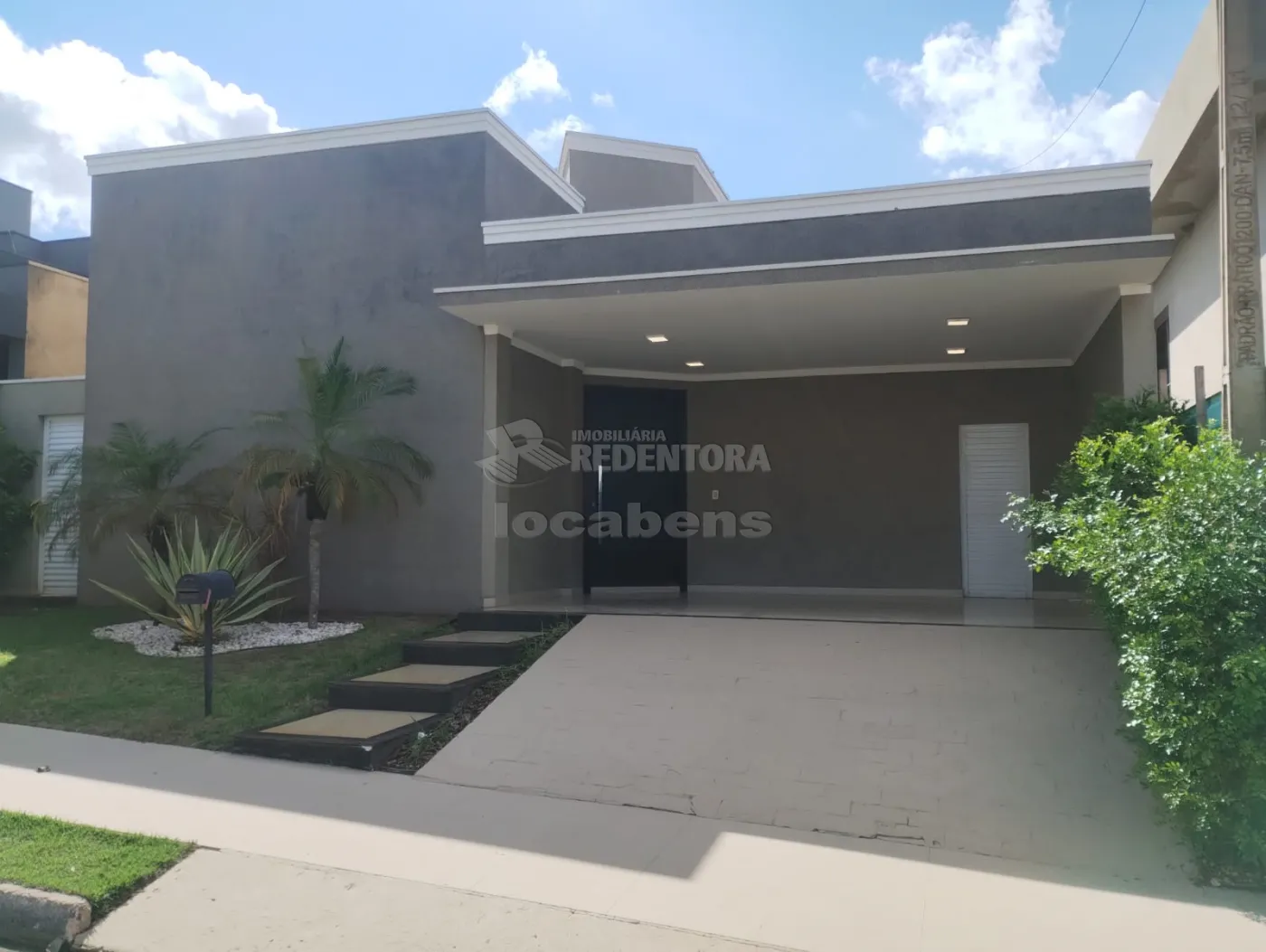 Casa de Condomínio para alugar com 3 quartos, 218m² - Foto 1