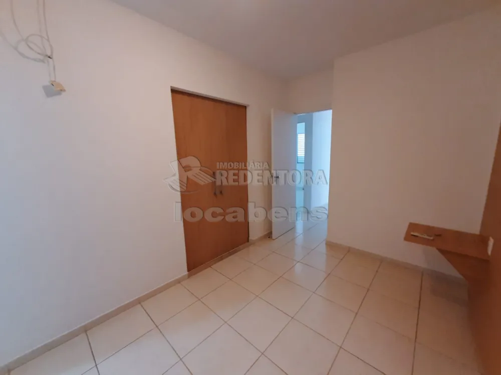 Alugar Casa / Condomínio em São José do Rio Preto R$ 1.800,00 - Foto 4