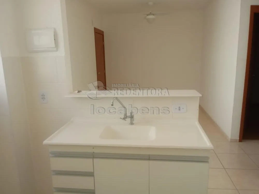 Alugar Apartamento / Padrão em São José do Rio Preto R$ 700,00 - Foto 2